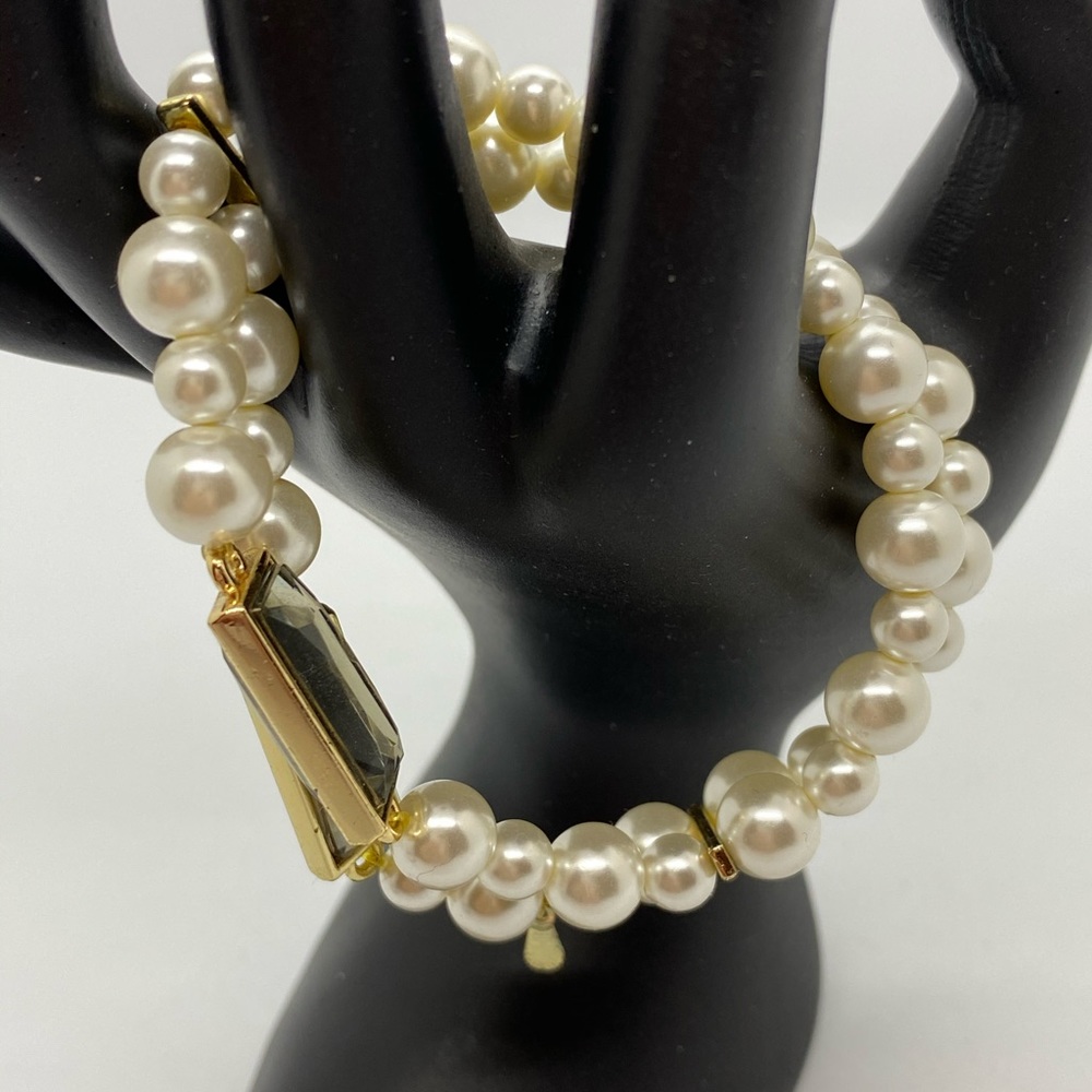 Faux pearl two strand stretch bracelet - Picture 6 of 7
